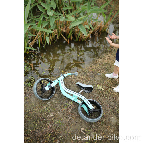 Baby läuft Fahrrad Kinder gehen Balance Fahrrad